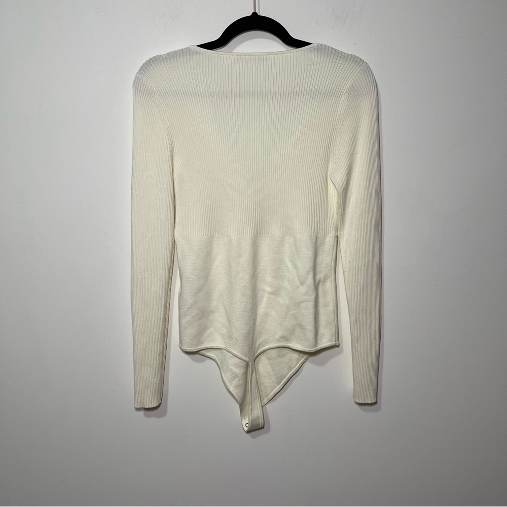 Abercombie & Fitch women's Cream long sleeve v neck ribbed bodysuit in size L - Picture 7 of 8